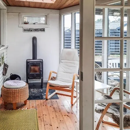 Dom wakacyjny 3 Bedroom Beautiful In *
